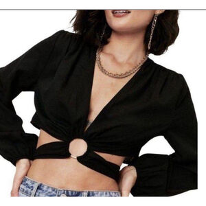 NWT Nasty Gal Long Sleeve O’Ring Front Top Women Sz 4 Black Deep V Neck Crop